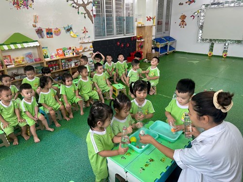 Khoa học:   Bóng bàn nổi và chìm 
