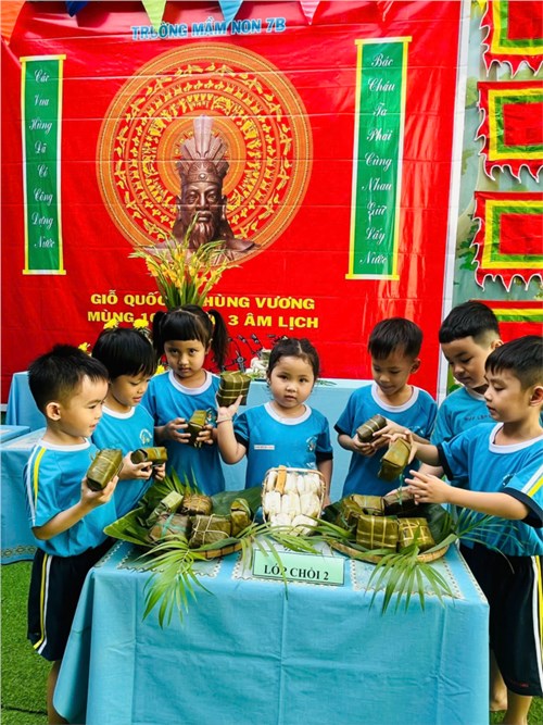 🌷🌷🌷 Các bé Chồi 2 trưng bày mâm bánh chưng, bánh dày - Lễ hội Giỗ tổ Hùng Vương.