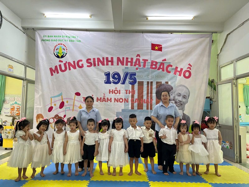Các bé tham gia lễ hội Mừng sinh nhật Bác Hồ 19/5