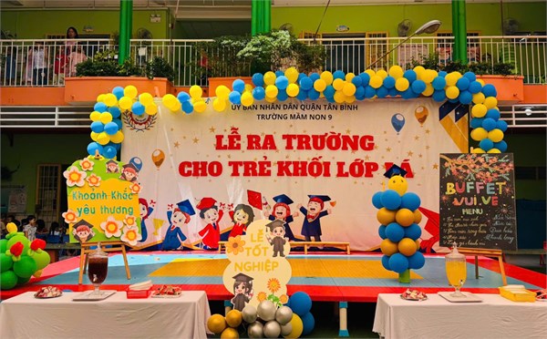 Tiệc Buffet  Khoảnh khắc yêu thương  của các bé khối Lá.