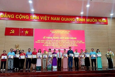🎉Lễ trao tặng Huy hiệu Đảng và biểu dương tập thể cá nhân tiêu biểu trong thực hiện chỉ thị 05- CT/TW về đây mạnh học tập và làm theo tư tưởng, đạo đức, phong cách Hồ Chí Minh. Tại Đảng ủy  phường An Phú – TP. Thủ Đức.
💝Chi bộ Mầm non An Bình và đồng chí Trần Ngọc Nhung – Bí thư Chi bộ vinh dự được khen thưởng là tập thể và cá nhân có thành tích xuất sắc. Kỷ niệm 135 năm ngày sinh Chủ tịch Hồ Chí Minh. 
♥️Đây là động lực để mỗi đảng viên tiếp tục rèn luyện, cống hiến và noi theo tư tưởng, đạo đức, phong cách Hồ Chí Minh.