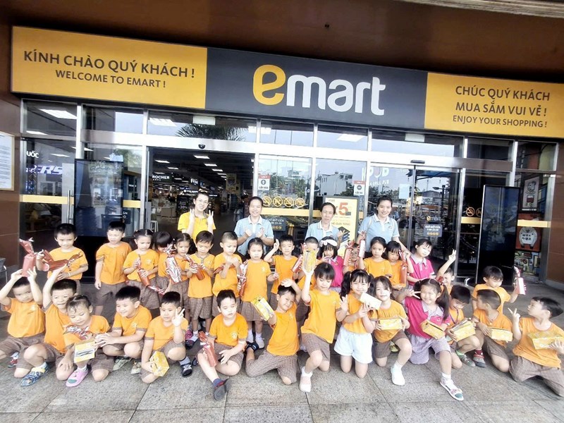 Em đi siêu thị