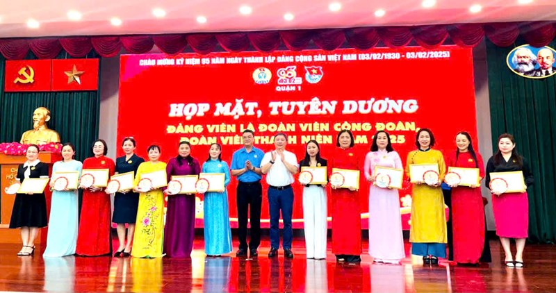 Ban Chấp hành Liên đoàn Lao động Quận 1 tặng Giấy khen  Tuyên dương Đảng viên tiêu biểu là đoàn viên công đoàn cơ sở 
