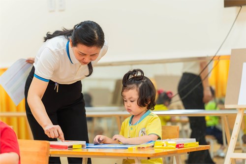 Học sinh Trường Mầm non Bé Ngoan tham gia hội thi  Bé vẽ sáng tạo cùng Bitex  cấp Thành phố năm học 2024 - 2025.