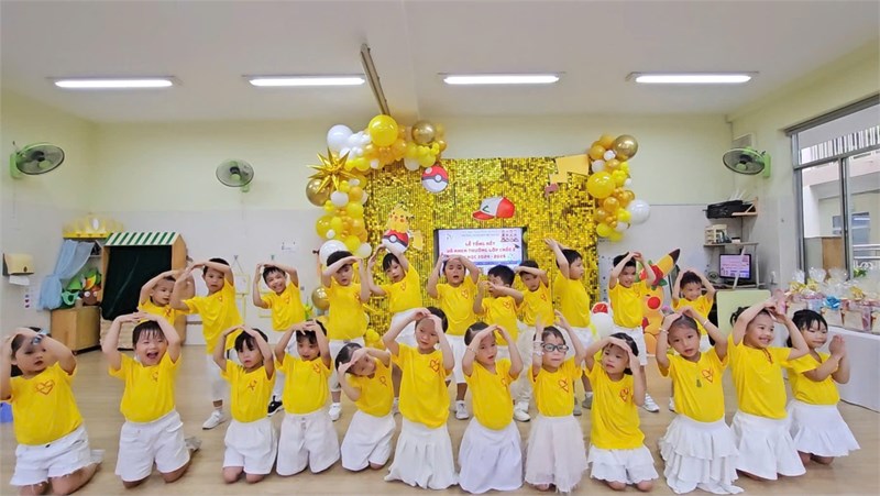 Khoảnh khắc ngọt ngào lễ tổng kết và trao thưởng lớp chồi 2
