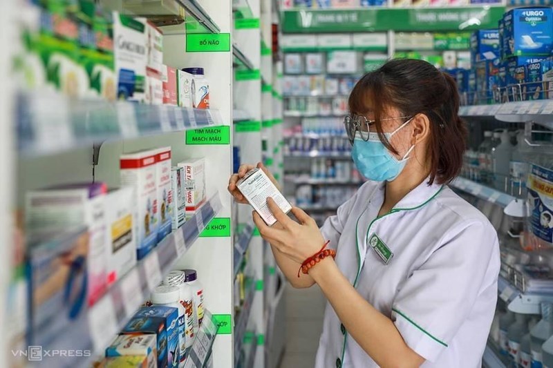 Người dân TP HCM mua thuốc ho, sốt phải khai báo y tế