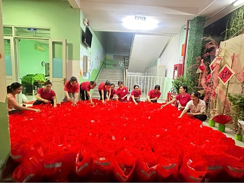 Chương trình thiện nguyện “Xuân đoàn kết-Tết yêu thương” do Hội Chữ thập đỏ trường Mầm non Bình Trị Đông tổ chức vào tối ngày 23/01/2025 thật sự là một hoạt động đầy ý nghĩa.