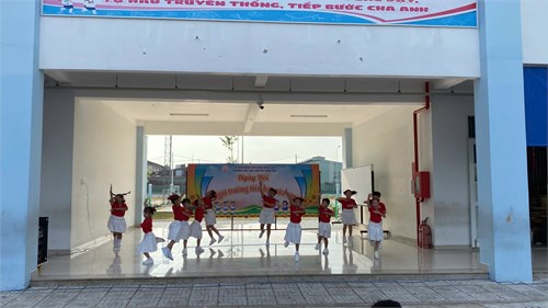 Trải nghiệm đáng nhớ của các bé lớp Lá tại trường Tiểu học Nguyễn Công Trứ