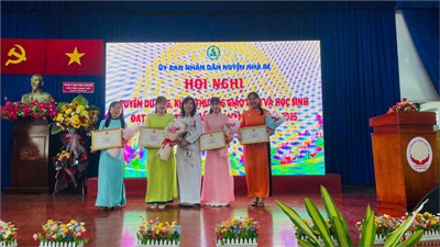 Hội nghị tuyên dương, khen thưởng giáo viên và học sinh có thành tích xuất sắc năm học 2024 - 2025