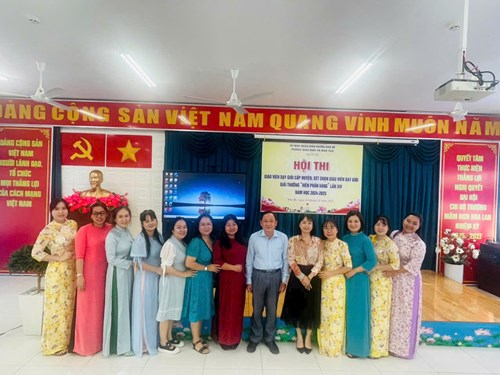 Tham gia phần thi thuyết trình trong Hội thi giáo viên dạy giỏi cấp Huyện; xét chọn giáo viên dạy giỏi giải thưởng “Viên phấn vàng”lần thứ XIV năm học 2024-2025 của Bậc học Giáo dục mầm non