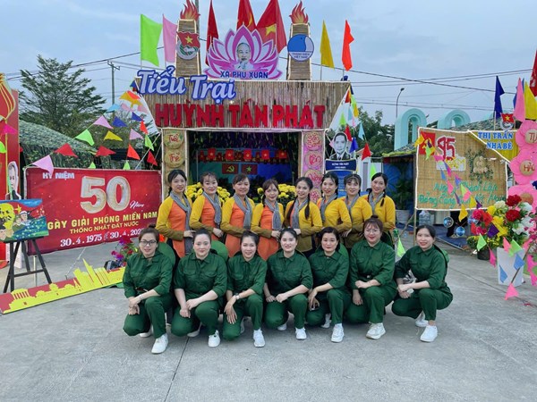 Công đoàn Trường Mầm non Đồng Xanh rất vinh dự được hỗ trợ văn nghệ cho Hội trại tòng quân năm 2025