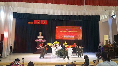 Tiết mục văn nghệ đạt giấy khen trong hội diễn văn nghệ chào mừng  kỷ niệm 50 năm Ngày Giải phóng miền Nam, thống nhất đất nước (30/4/1975 – 30/4/2025) do Hội Phụ nữ Huyện Nhà Bè tổ chức của Trường Mầm non Đồng Xanh
