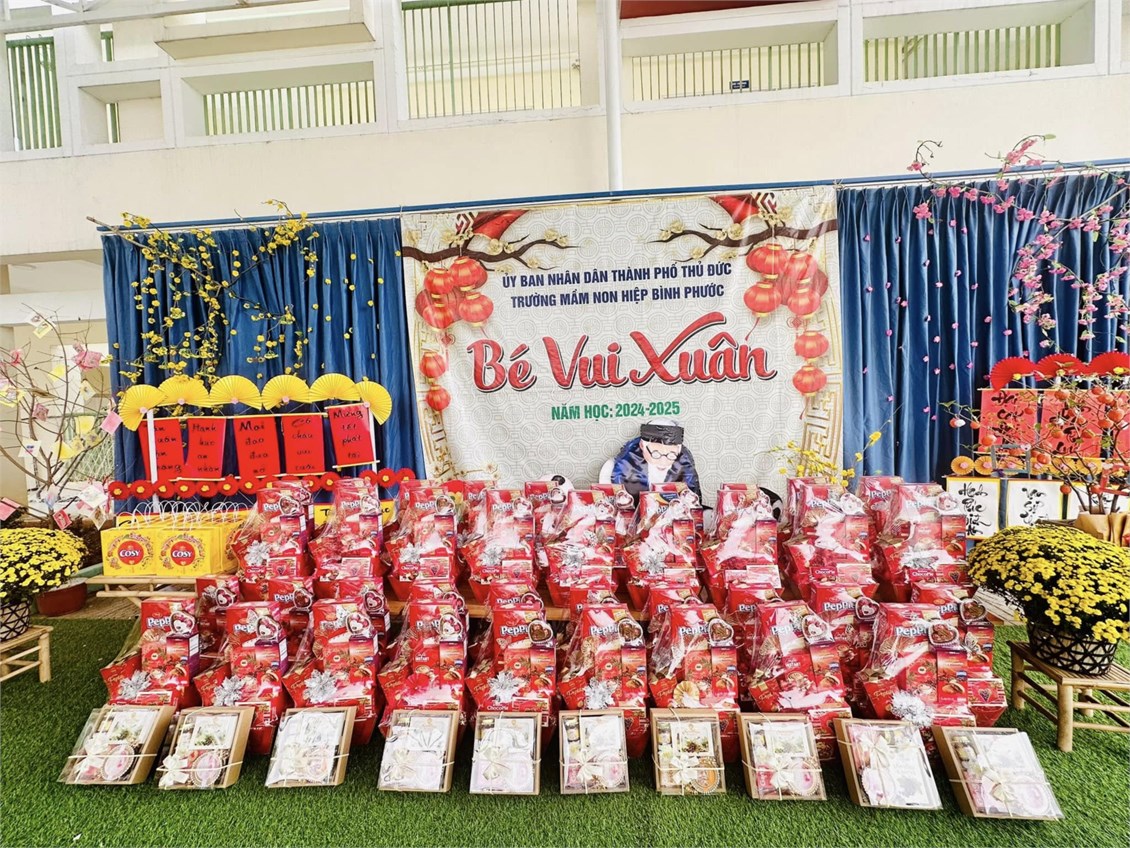Hoạt động Chăm lo tết cho đoàn viên công đoàn và người lao động nhân dịp xuân Ất Tỵ 2025