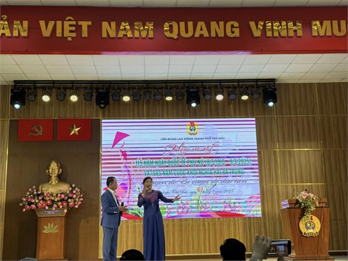 Họp mặt chào mừng kỉ niệm 115 năm Ngày Quốc tế Phụ nữ và 1985 năm Ngày Khởi nghĩa Hai Bà Trưng và trao giải hội thi  Tạo ấn tượng Slogan 