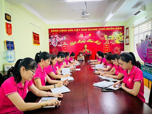 Họp Chi bộ định kỳ tháng 2