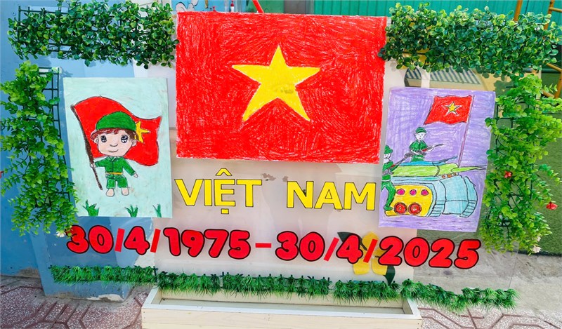 Tổ Nhà trẻ - Mầm tổ chức các hoạt động tạo hình, trò chơi vận động và trò chơi liên hoàn cho trẻ
