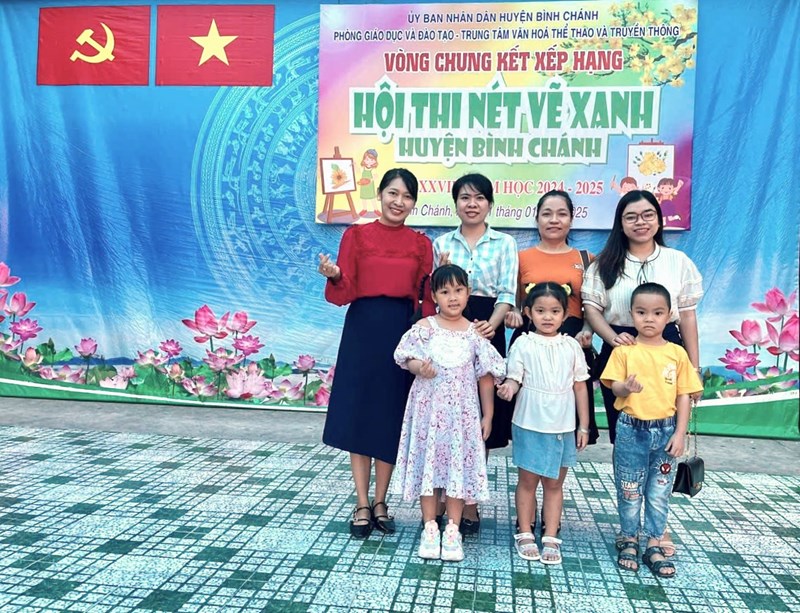Các họa sĩ nhí Trường Mầm non Hoa Hồng tham gia vòng Chung kết xếp hạng Hội thi Nét Vẽ Xanh huyện Bình Chánh