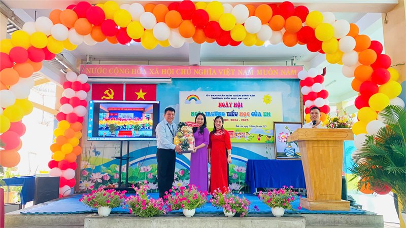Trường Mầm non Hoa Hồng tổ chức cho trẻ 5 tuổi tham quan trường tiểu học theo Kế hoạch số 14/KH-THAL1 ngày 12 tháng 3 năm 2025 của trường Tiểu học An Lạc 1 về tổ chức ngày hội “Ngôi trường Tiểu học của em” năm học 2024-2025.