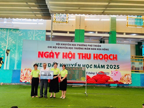 Trường Mầm non Hoa hồng tổ chức Ngày hội khui heo đất khuyến tài năm 2025