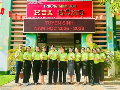 Sáng thứ Năm, ngày 05/6/2025 trường Mầm non Hoa Hồng phát hồ sơ đăng ký nhập học năm học 2025 - 2026
