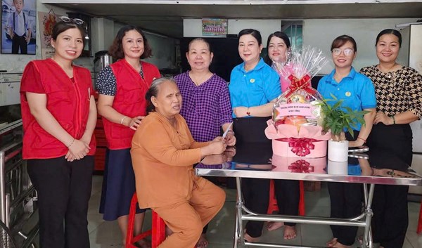 Thăm hỏi 02 Thương binh đang sinh sống tại phường Tây Thạnh