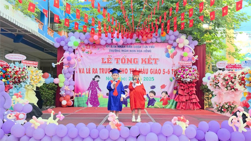 Trường MN Hoa Hồng tổ chức Lễ tổng kết và Lễ và ra trường cho trẻ 5 tuổi