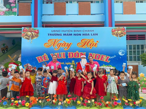 Ngày hội “bé vui đón noel” tại trường mầm non hoa lan