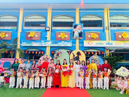 Lễ hội chào mừng Ngày Quốc tế Phụ nữ 8/3 tại Trường Mầm Non Hoa Lan.