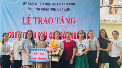 Lễ đón nhận tài trợ “Mái che sân trường” từ hội cha mẹ học sinh Trường MN Hoa Lan trao tặng