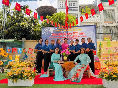 Trường Mầm non Hoa Lan tổ chức các hoạt động và triển lãm hình ảnh giới thiệu hành trình xây dựng và phát triển của nhà trường 12 năm qua các thời kỳ