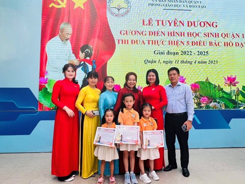 Niềm tự hào của trường mầm non hoa lư – 03 học sinh nhận thư khen từ trưởng phòng giáo dục và đào tạo quận 1