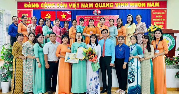 Lễ kết nạp Đảng viên - Quần chúng Phan Thị Kim Hằng