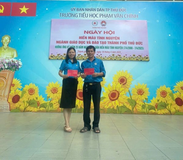 Hiến máu nhân đạo là một hành động cao cả, một nghĩa cử cao đẹp có giá trị nhân văn của dân tộc Việt Nam.