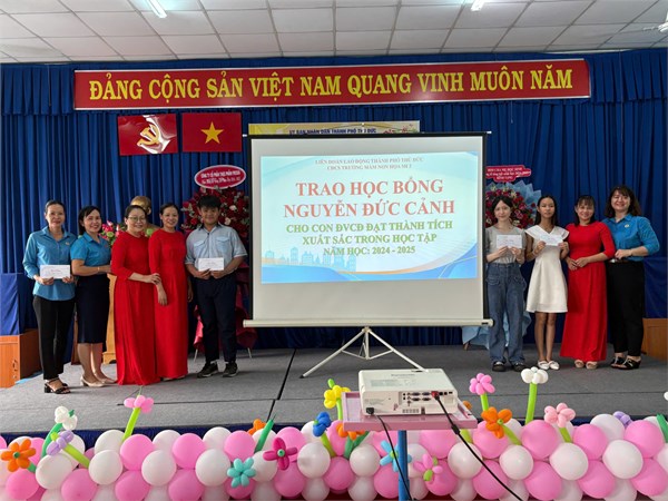 Trao học bổng nguyễn đức cảnh, tổ chức hoạt động quốc tế thiếu nhi 01/06