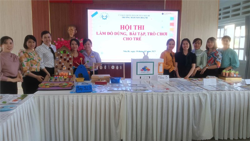 Hội thi làm đồ dùng, bài tập, trò chơi năm học 2024-2025.