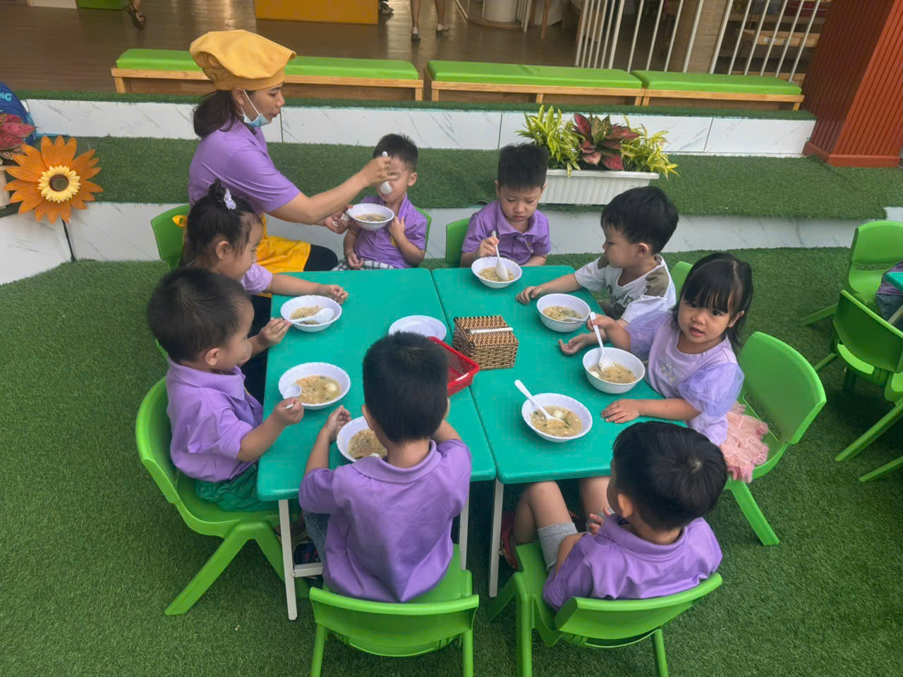 Đổi mới hình thức tổ chức bữa ăn sáng cho trẻ