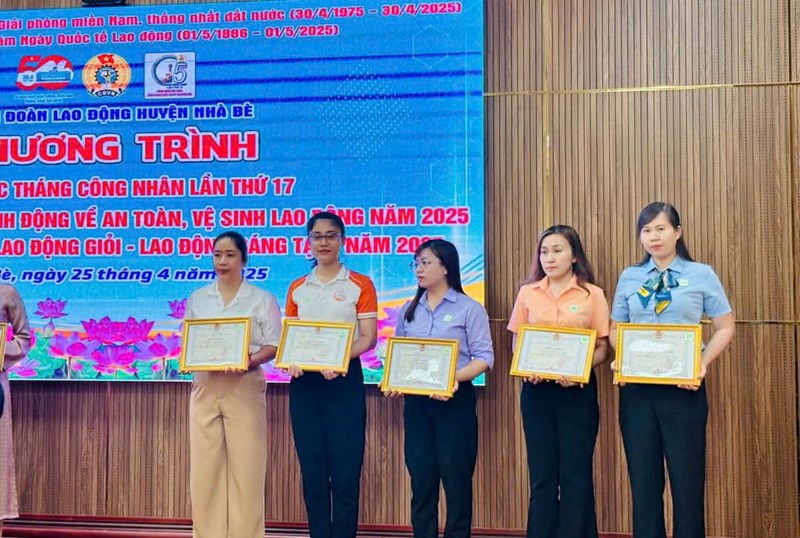 Xin chúc mừng cô Nguyễn Kim Phượng Công đoàn cơ sở Trường Mầm non Họa Mi đã được tuyên dương Gương” Lao động giỏi, lao động sáng tạo” cấp huyện năm 2025