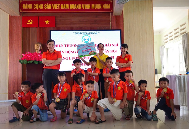 Trường mầm non họa mi huyện nhà bè vinh danh trao thưởng cho các con xuất sắc trong hội thi năng lượng mới cả ngày vui lần iii cấp thành phố