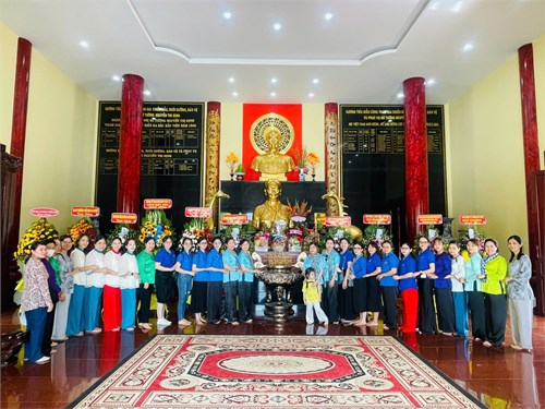 Ngày 8-3, công đoàn phối hợp cùng chính quyền tổ chức về nguồn.