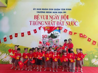 Lớp Mầm 2 đồng diễn bài thể dục kỷ niệm 50 năm giải phóng miền Nam- thống nhất đất nước