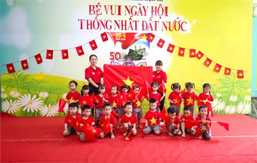 Lớp mầm 3 hưởng ứng đồng diễn thể dục cấp mầm non toàn thành phố nhân kỷ niệm 50 năm ngày Giải phóng miền Nam, thống nhất đất nước.