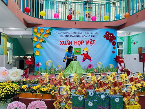 Trường mầm non hoàng anh tổ chức họp mặt mừng xuân 2025