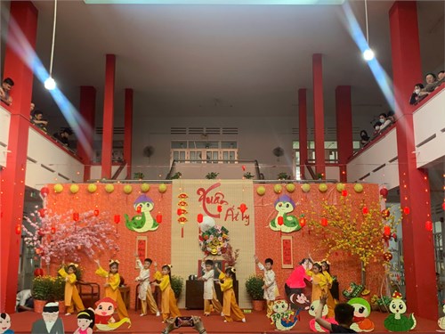 Ngày hội: bé vui đón tết