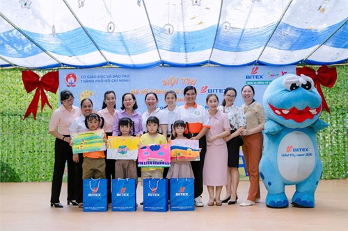 Hội thi bé vẽ sáng tạo cùng bitex thành phố Hồ Chí Minh. Bé Võ Ngọc Trâm Anh Trường Mầm non Hoa Quỳnh đã hoàn thành xuất sắc phần thi và nhận được giải nhì toàn thành phố về thành tích vẽ theo mẫu sáng tạo.
