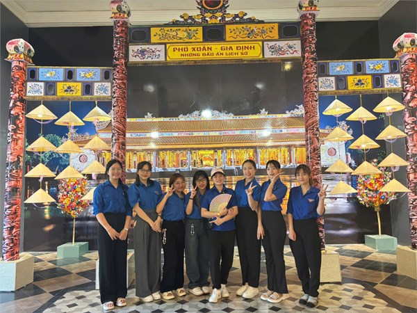 Hành trình về nguồn đến với Bảo tàng Thành phố Hồ Chí Minh tạo điều kiện cho Đoàn viên chi đoàn Mầm non Hoa Quỳnh có cơ hội hiểu thêm về truyền thống lịch sử, di tích từ đó giáo dục lý tưởng đạo đức lối sống cho Đoàn viên