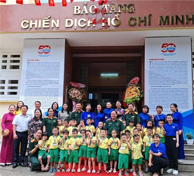 Trường mầm non hoa quỳnh tổ chức cho các cháu 4-6 tuổi 
tham quan bảo tàng chiến dịch hồ chí minh