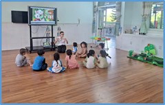 Triển khai chuyên đề: Ứng dụng CNTT trong dạy học ở trường mầm non. Với đề tài Kể chuyện  Thỏ con không vâng lời  Do cô Nguyễn Thị Huỳnh Như lớp Mầm 2 thực hiện  ngày 03/03/2025 sau khi dự giờ tại trường MN Hoa Mai