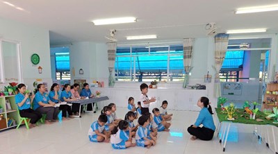 Ngày 27/02/2025 Khối Nhà trẻ - Lá thực hiện thao giảng tổ với đề tài  Nặn một số con vật sống trong rừng , do cô Thơ lớp Lá 2  thực hiện.