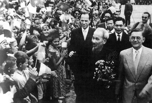 Lời Bác dạy ngày này năm xưa “Quan sơn muôn dặm một nhà,  Vì trong bốn biển đều là anh em”.