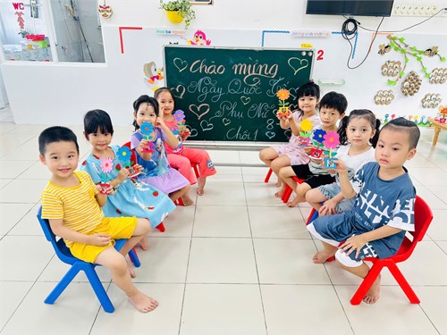Lớp Chồi 1  Tay bé nhỏ, tình yêu to – Gửi mẹ, gửi cô món quà bất ngờ! 